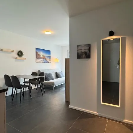 Neubau Mit Balkon Lägenhet
